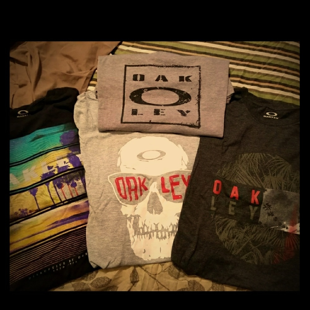 Lot of 4 oakley tshirts
